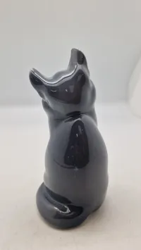 Royal Copenhagen figur af en siddende grå kat, designet af A. Nielsen