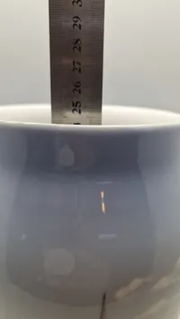 Royal Copenhagen porcelænsvase med motiv af en sejlbåd og gårde