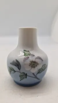 Vase med blomst, Royal Copenhagen nr. 366-116