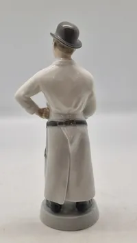 Royal Copenhagen håndværkerfigur kaldet 'Slagter' (Butcher), designet af Mogens Bovenschulte