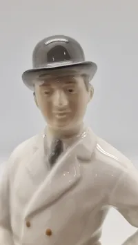 Royal Copenhagen håndværkerfigur kaldet 'Slagter' (Butcher), designet af Mogens Bovenschulte