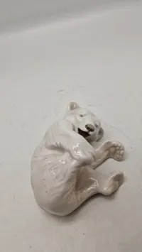 legende isbjørneunge, Royal Copenhagen figur nr. 729, designet af Knud Kyhn