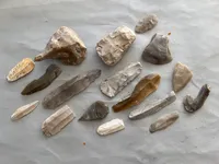 Samling originale flinteredskaber - dansk bondestenalder