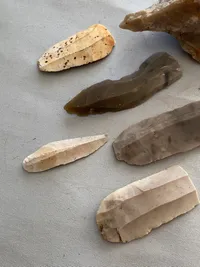 Samling originale flinteredskaber - dansk bondestenalder