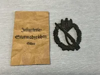 Infanterie-Sturmabzeichen med postwar pose