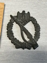 Infanterie-Sturmabzeichen med postwar pose