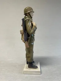 Soldat/Konstabel i hæren, Bing & Grøndahl figur nr. 2444,