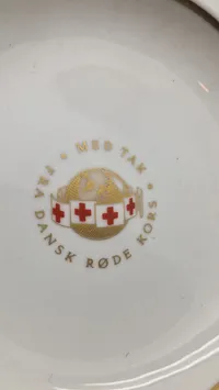 Lot røde kors porcelæn