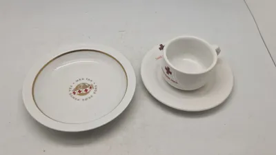 Lot røde kors porcelæn
