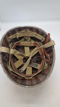 Amerikansk M1 hjelm. Original WW2 front seam fixed ball