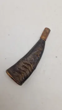 Veludført pistol krudthorn
