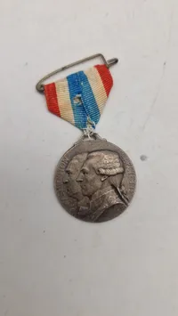 WWI 1918 FRENCH MEDAL LAFAYETTE & WASHINGTON for FRANCE & AMERICA FRIENDSHIP. Original