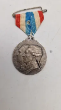 WWI 1918 FRENCH MEDAL LAFAYETTE & WASHINGTON for FRANCE & AMERICA FRIENDSHIP. Original