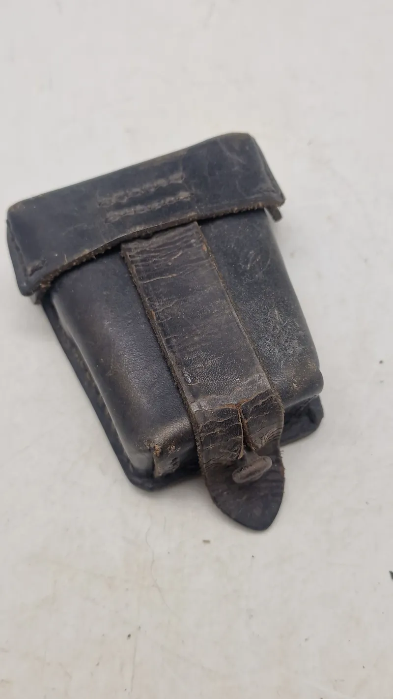 Tysk K98 patrontaske, skåret og anvendt af modstandsbevægelsen. Original