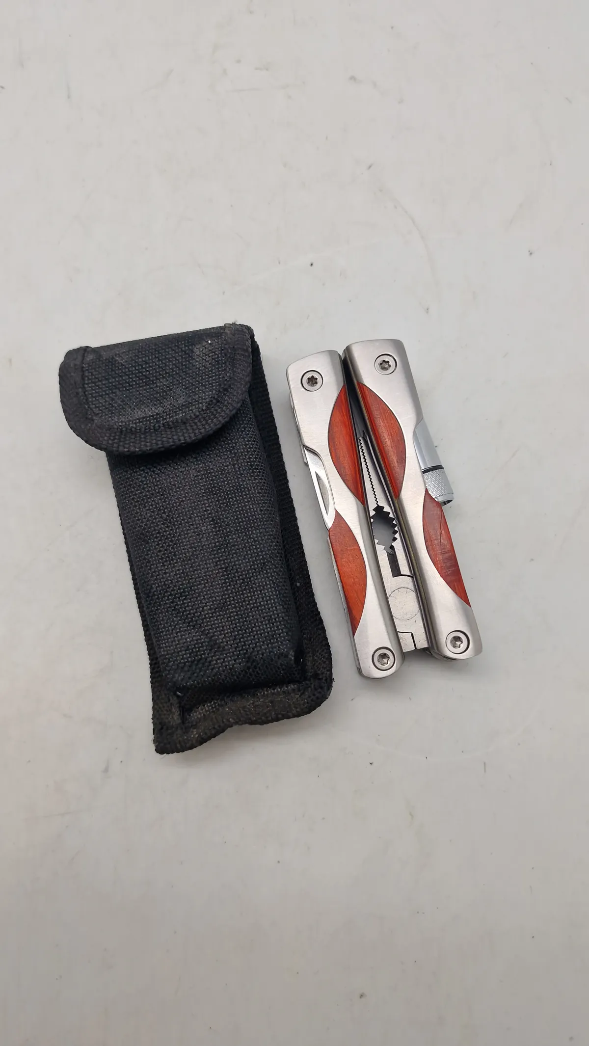 Multitool med taske