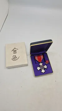 Japanese Red Cross Society Golden Order of Merit Medal af Sterling sølv  Original med æske
