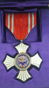 Japanese Red Cross Society Golden Order of Merit Medal af Sterling sølv  Original med æske