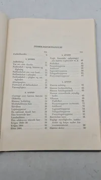 Samling lærebøger fra forsvaret