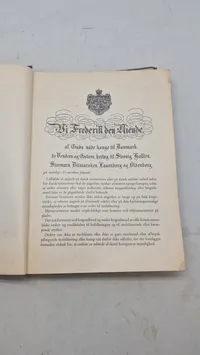 Samling lærebøger fra forsvaret