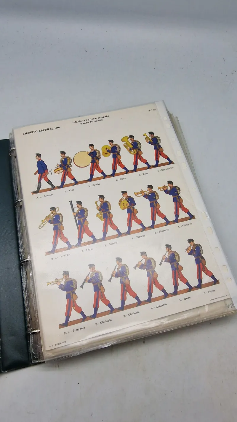 Samling uniforms billeder i mappe
