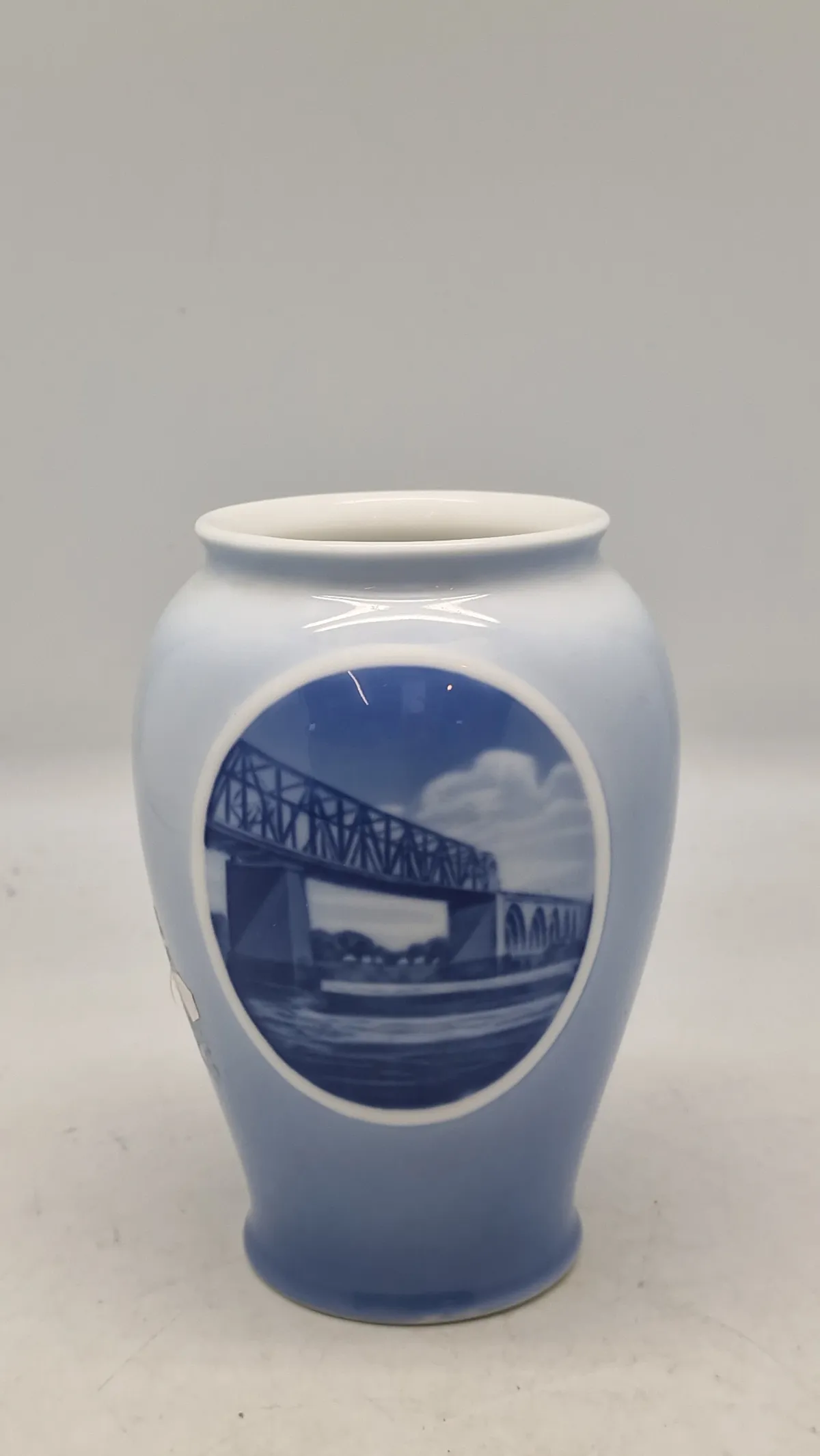 Royal Copenhagen Rundskuevase fra 1935