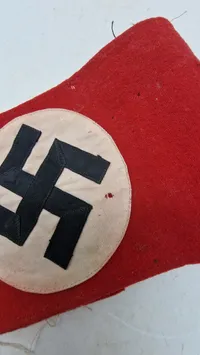 Waffen SS armbind, skåret af uniform. Originalt