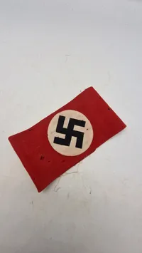 Waffen SS armbind, skåret af uniform. Originalt