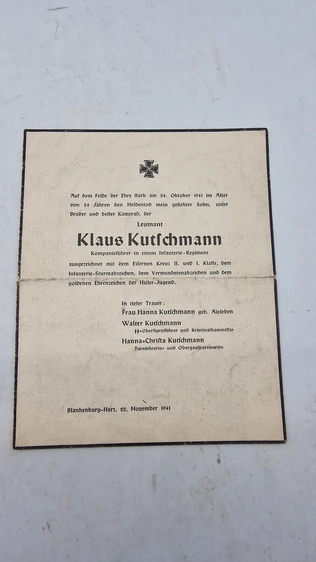 dødsannonce for Klaus Kutschmann, en tysk løjtnant, der døde i kamp under Anden Verdenskrig. Orignal