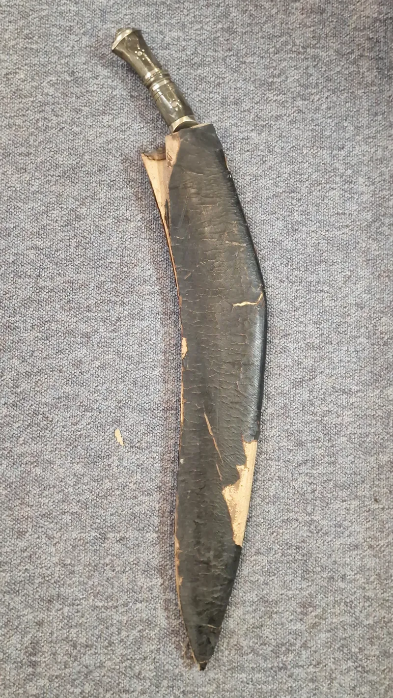 Stor kuhkri kniv