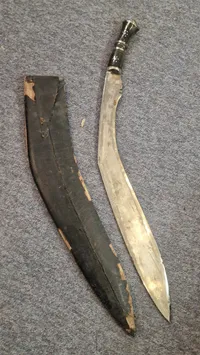 Stor kuhkri kniv