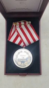 Dansk medalje for udsendte for Danmark med æske. Original