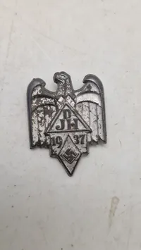 1937 DJH (Deutsches Jugendherbergswerk/German Youth Hostel Association) mærke. Original