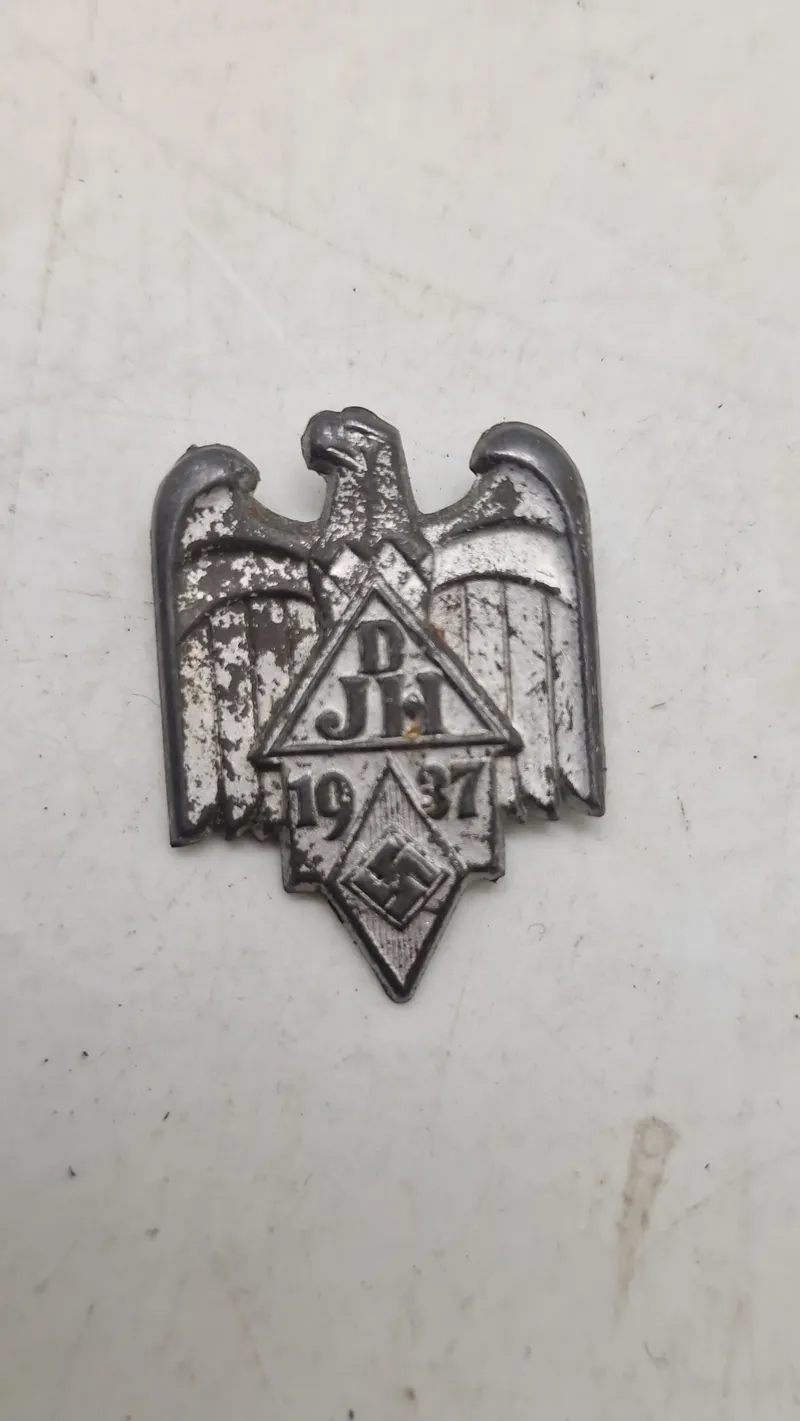 1937 DJH (Deutsches Jugendherbergswerk/German Youth Hostel Association) mærke. Original