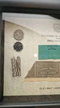 indrammet udstillingssæt med "Cylindrical Cartridges for Breech Loaders" fra Eley Bro Limited, London.