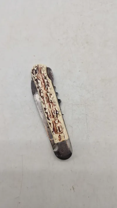 Veludført kniv med bengreb