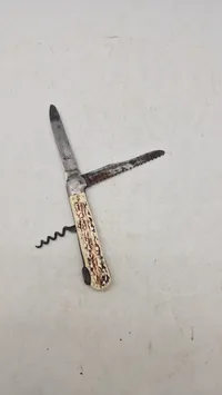 Veludført kniv med bengreb