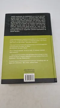 Under hagekors og dannebrog