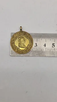 Pavelig medalje med pave Leo XIII's portræt og teksten "LEONE XIII PONTEFICE MASSIMO ROMA"