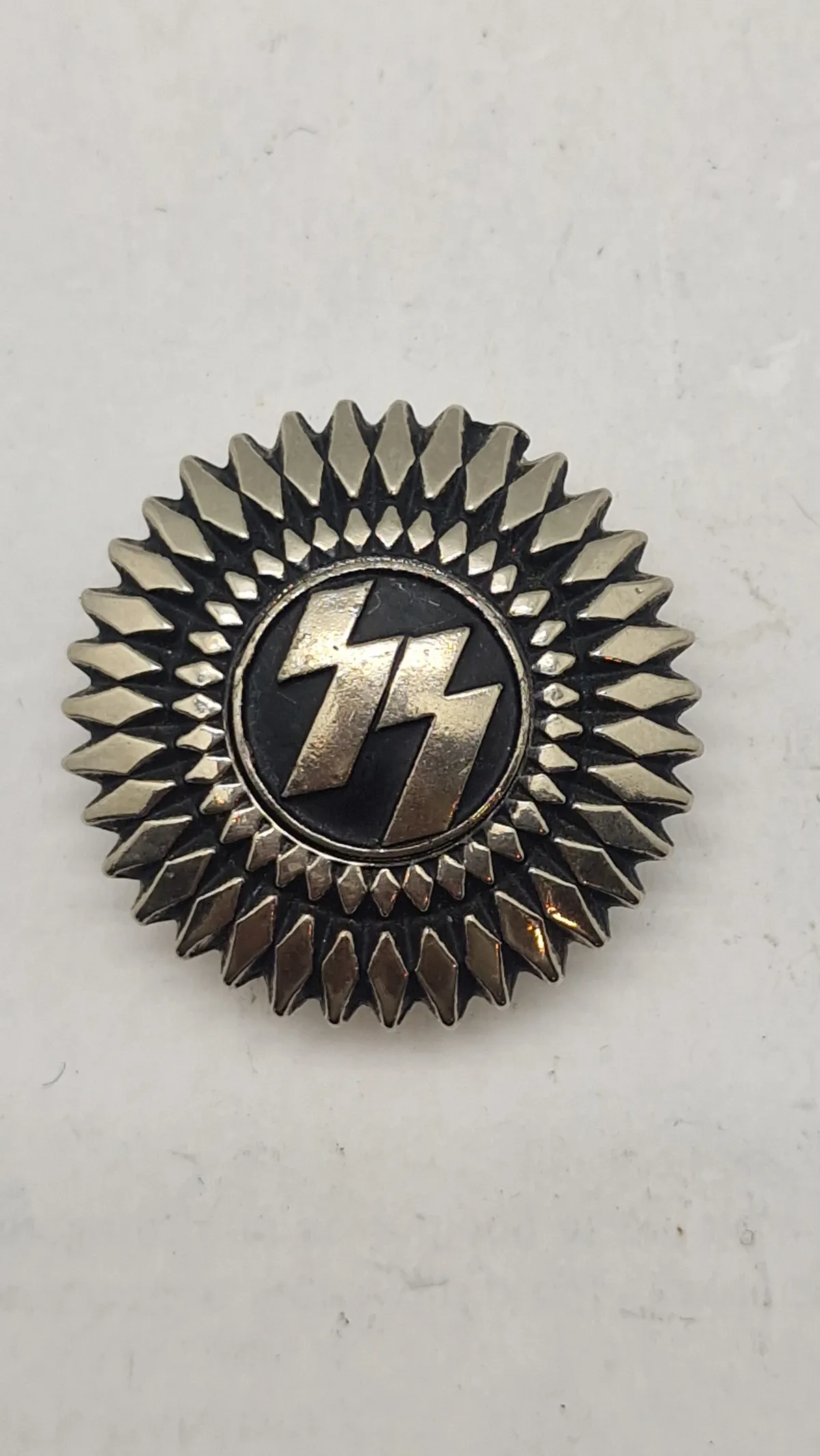Waffen SS pin, efterkrigs