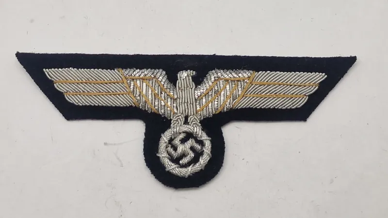 Bryst uniforms ørn, efterkrigs