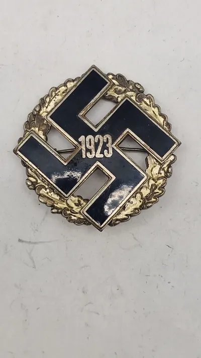NSDAP General Honor Gau Badge fra 1923, efterkrigs