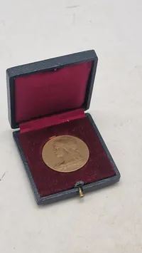 Fransk medalje i æske
