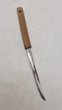 Veludført brevåbner som katana