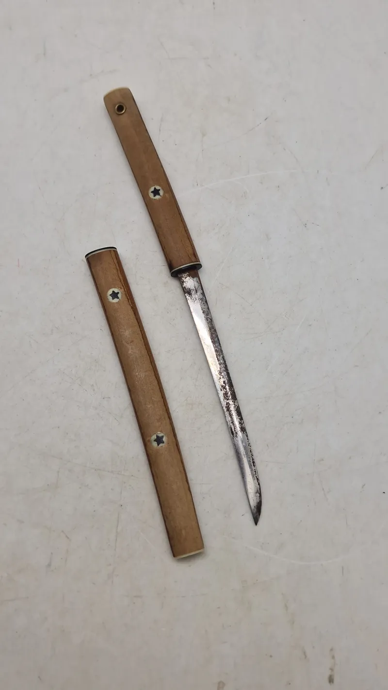 Veludført brevåbner som katana