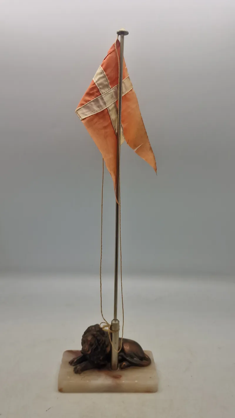 Bordflag med løve