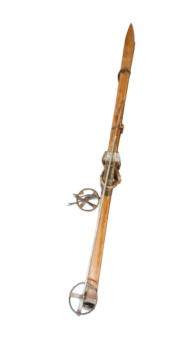 Militær Ski anvendt af den danske brigade i Sverige WW2 . Skal afhentes i Vordingborg