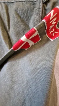 Dansk UN skjorte med mærker