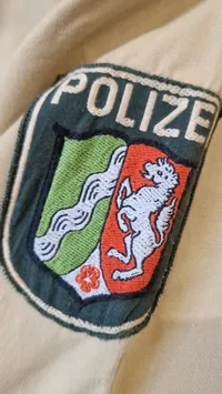 Tysk politiskjorte med patch fra North Rhine-Westphalia