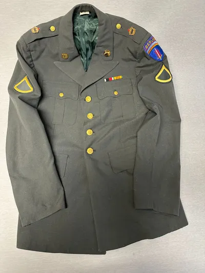 Original Amerikansk MP uniform fra Berliner brigaden, har også været i Vietnam