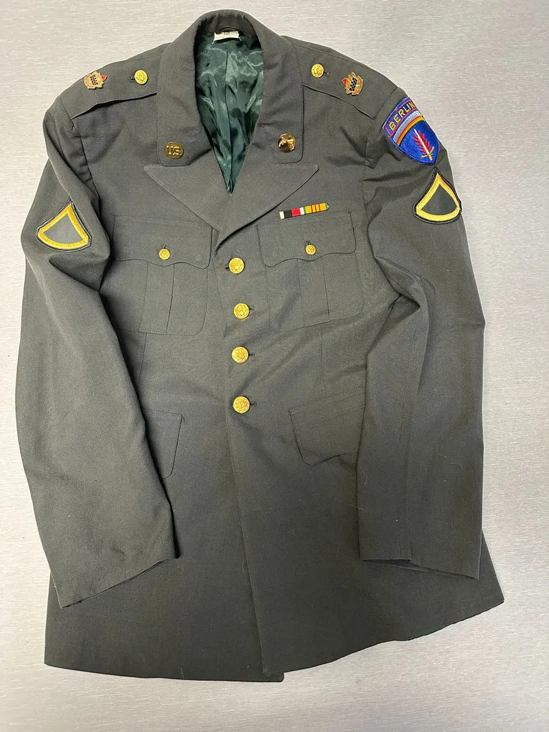 Original Amerikansk MP uniform fra Berliner brigaden, har også været i Vietnam